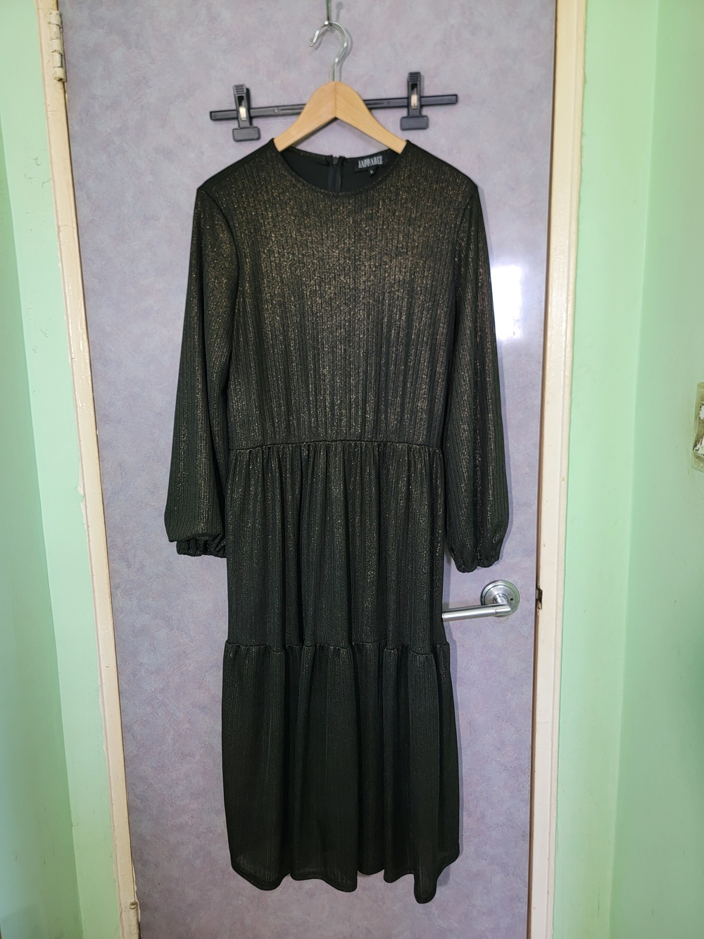 Japparel Black Metallic Long-Sleeve Tiered Midi Dress